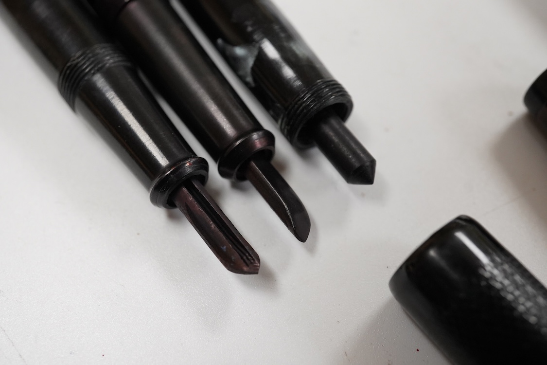 A small collection of D.L.R. Onoto spares